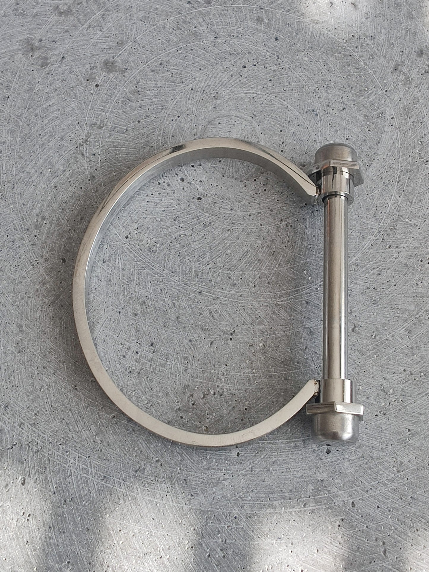 D-Shape Screw and Bar Stainless Steel Bangle