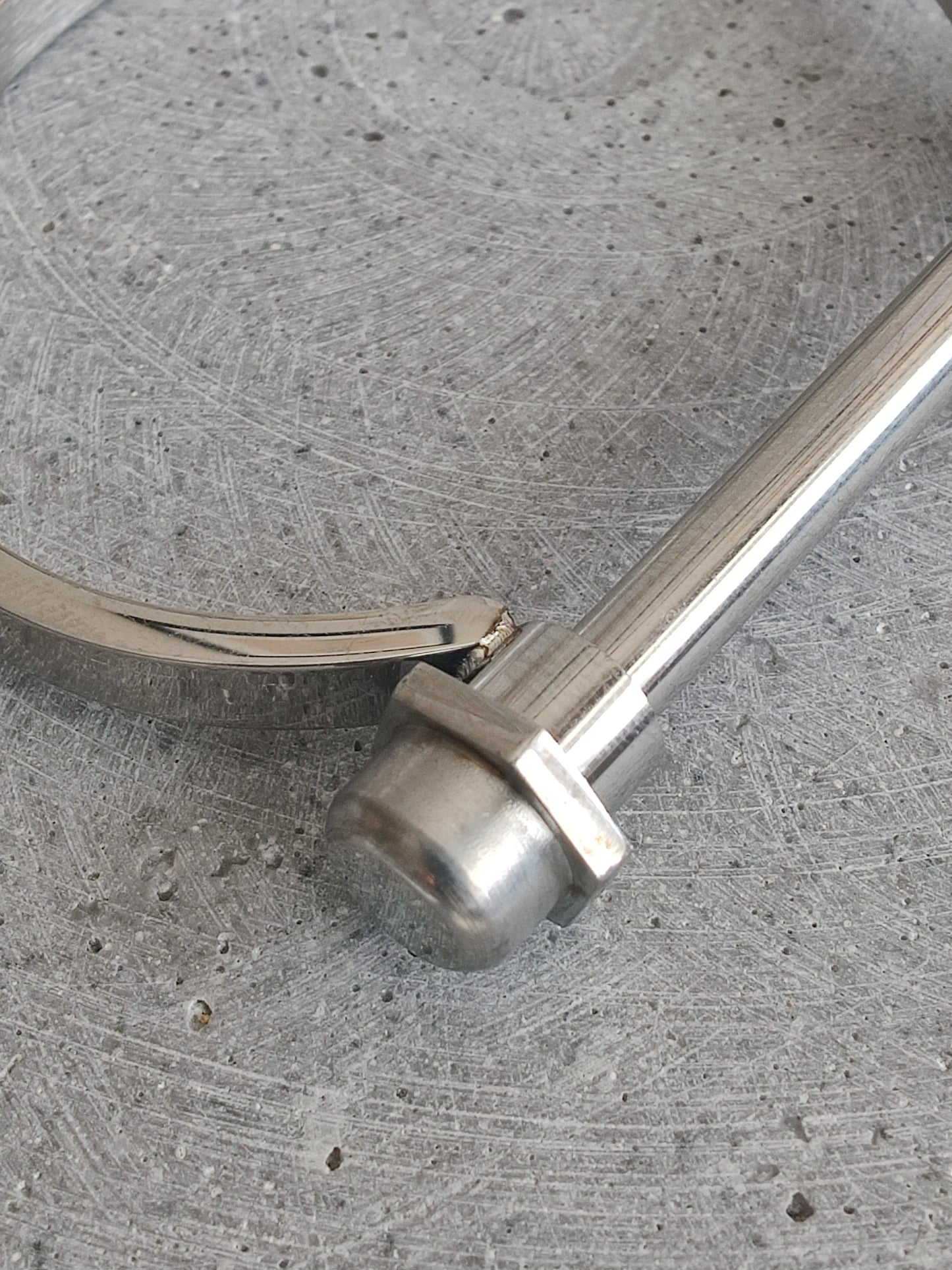 D-Shape Screw and Bar Stainless Steel Bangle